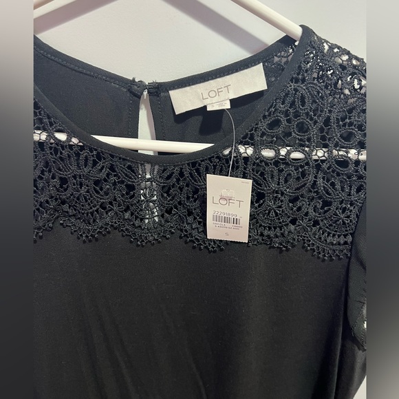 NWT Ann Taylor Loft Black Short Sleeve Blouse With Ruffle & Lace Detailing - Picture 4 of 7